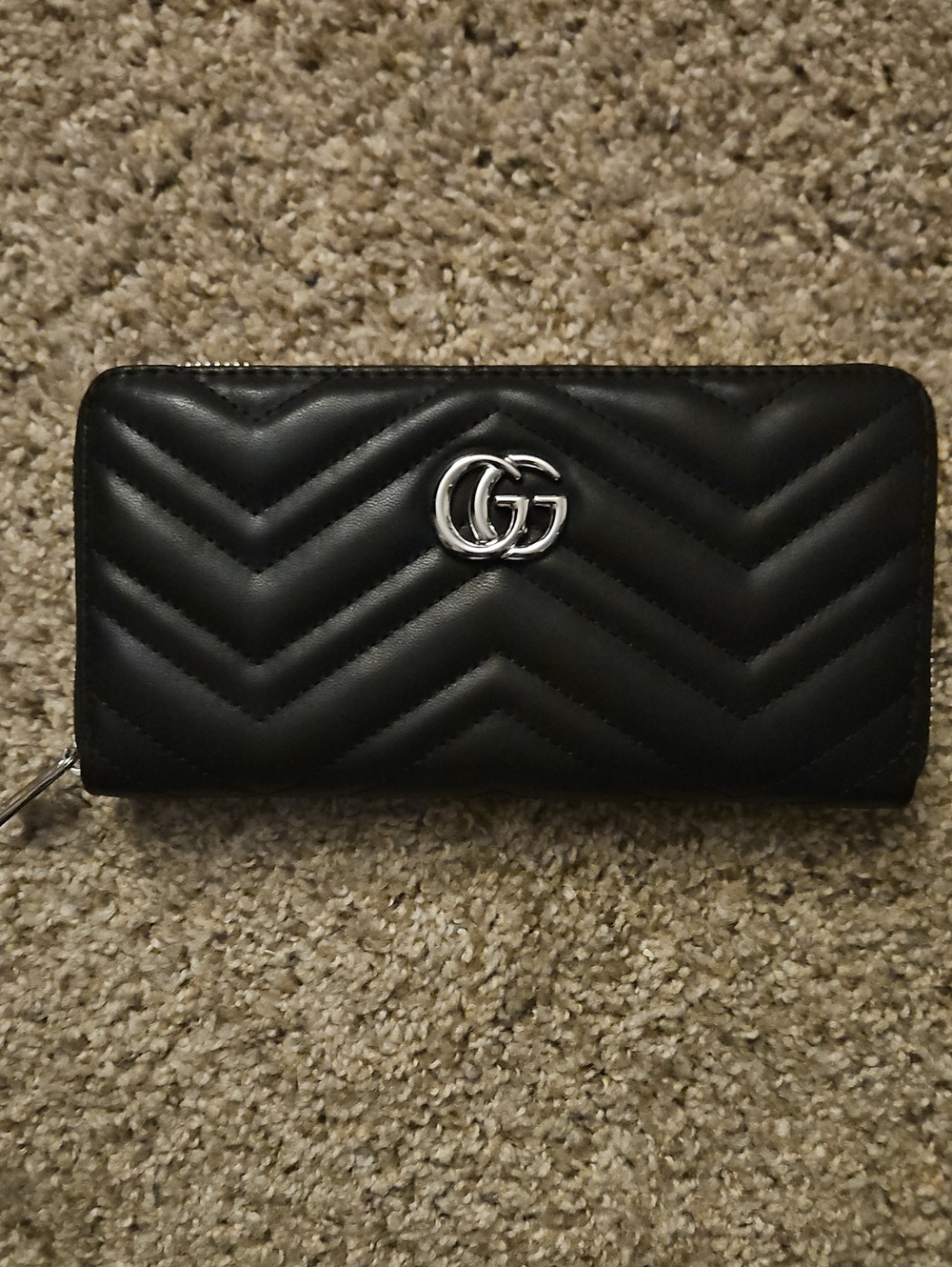 Gucci Black Chevron Quilted Zip-Around Wallet with Silver Double G